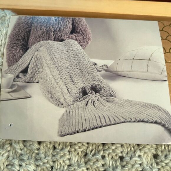 NWT Mermaid Tail Knitted Blanket Throw in Ariel Grey - Picture 2 of 4